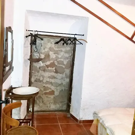 Spacious Comfortable House In With Balcony Quesada