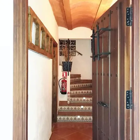 Spacious Comfortable House In With Balcony * Quesada